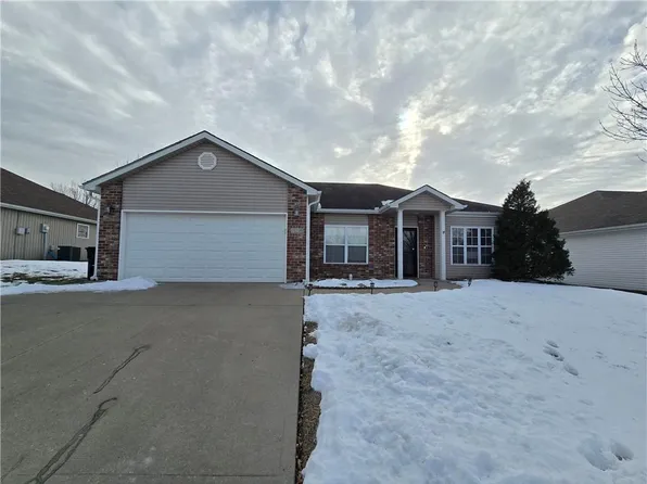 728 Iron Horse Dr, Warrensburg, MO 64093