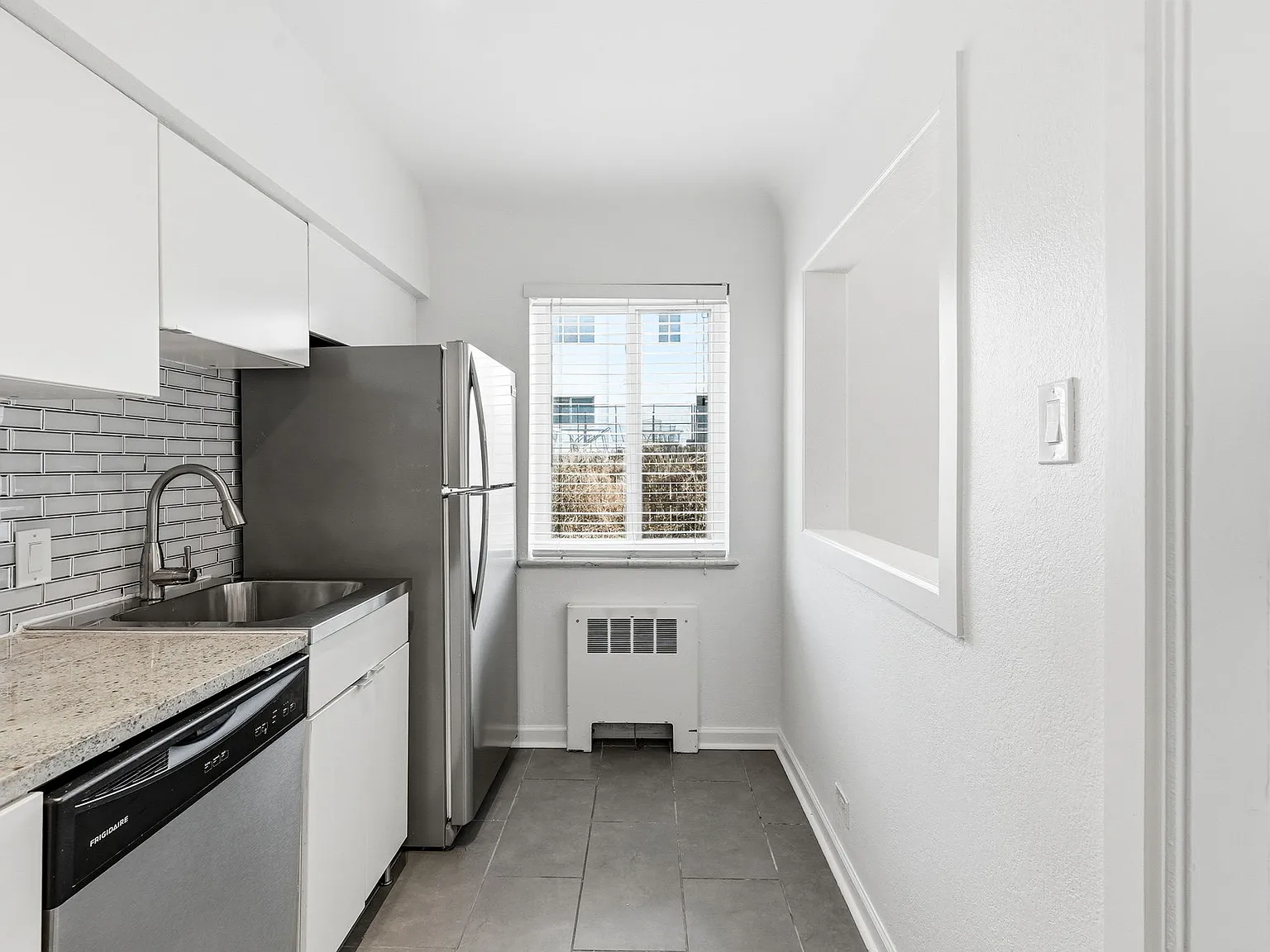 1 bed, 672 sqft, $1,425 — Photo 1
