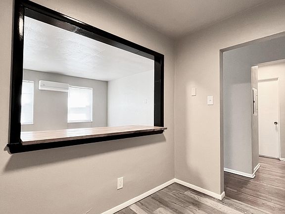 3rd image of 4250 Miami St #4
