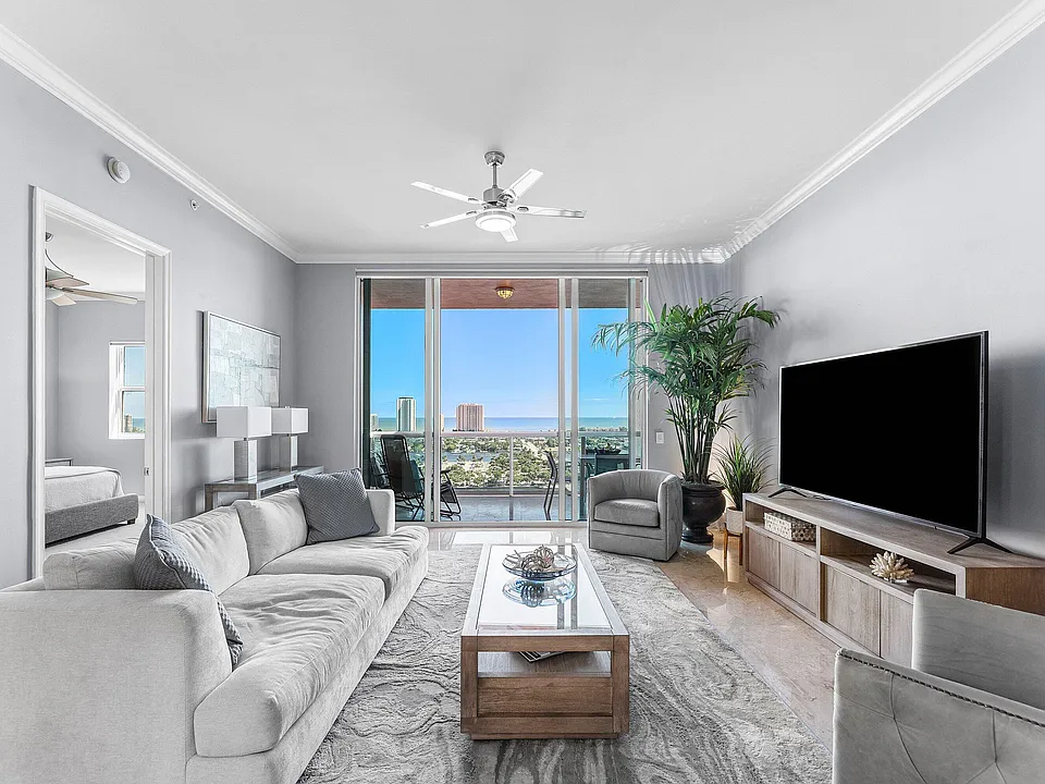 2640 Lake Shore Dr #2215