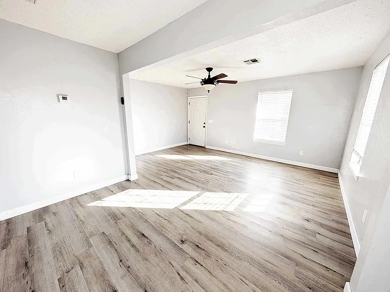 616 Lions Park Pl — Photo 5
