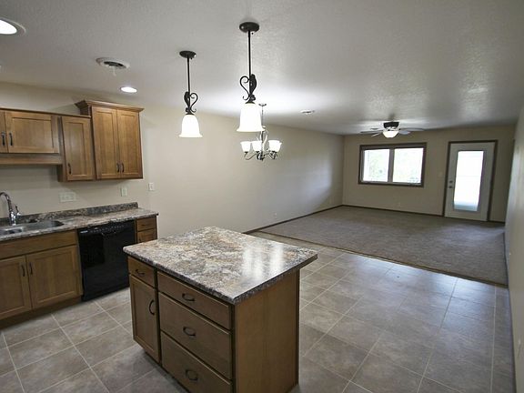 5th image of 511 Spruce Hills Dr