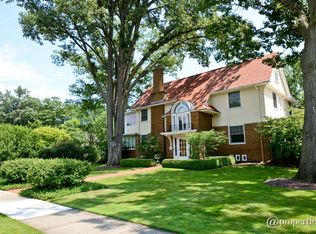 240 Woodstock Ave, Kenilworth, IL 60043