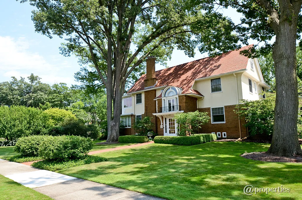 240 Woodstock Ave photo 1