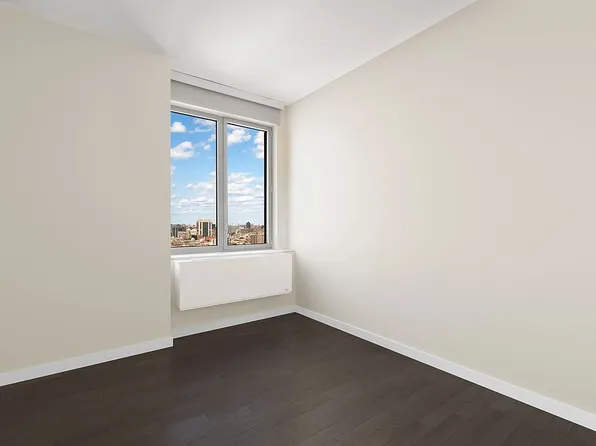 321 Cathedral Pkwy #18C, New York, NY 10026