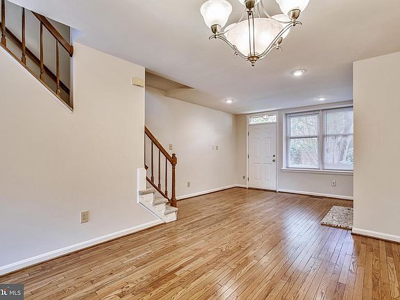 5th image of 533 Colecroft Ct