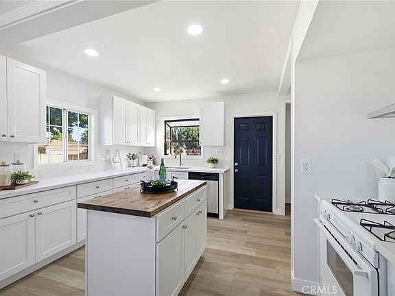 3rd image of 15111 Graystone Ave