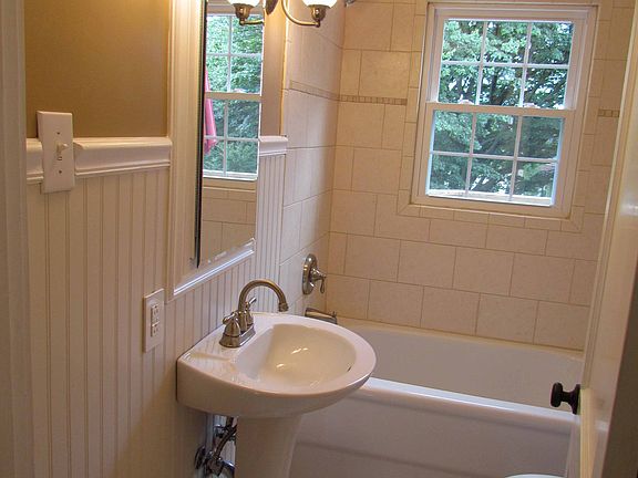 4th image of 1107 Jeanette Ave