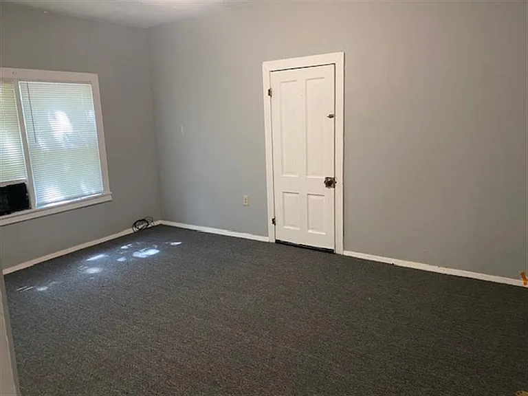 427 Broad St — Photo 2