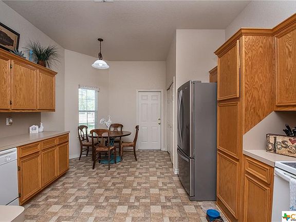 4th image of 6 Larkspur Ln