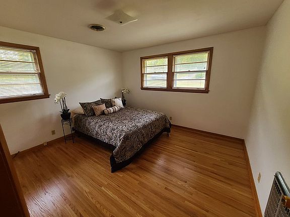 5th image of 3245 Knobview Dr