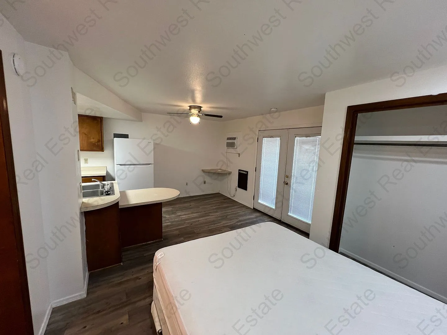 Beautiful Studio- All Bills Paid-Month To Month Leasing — Photo 4