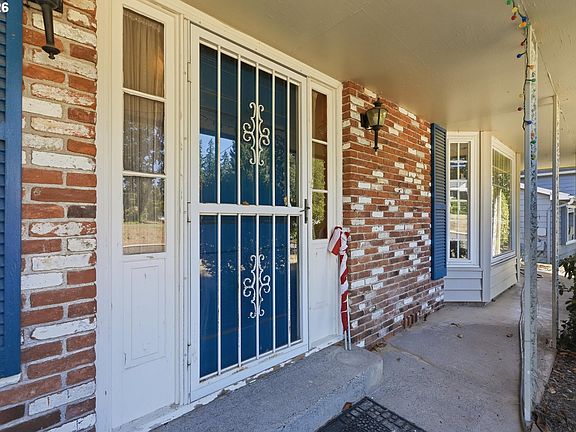 4th image of 3928 9th Ct SE