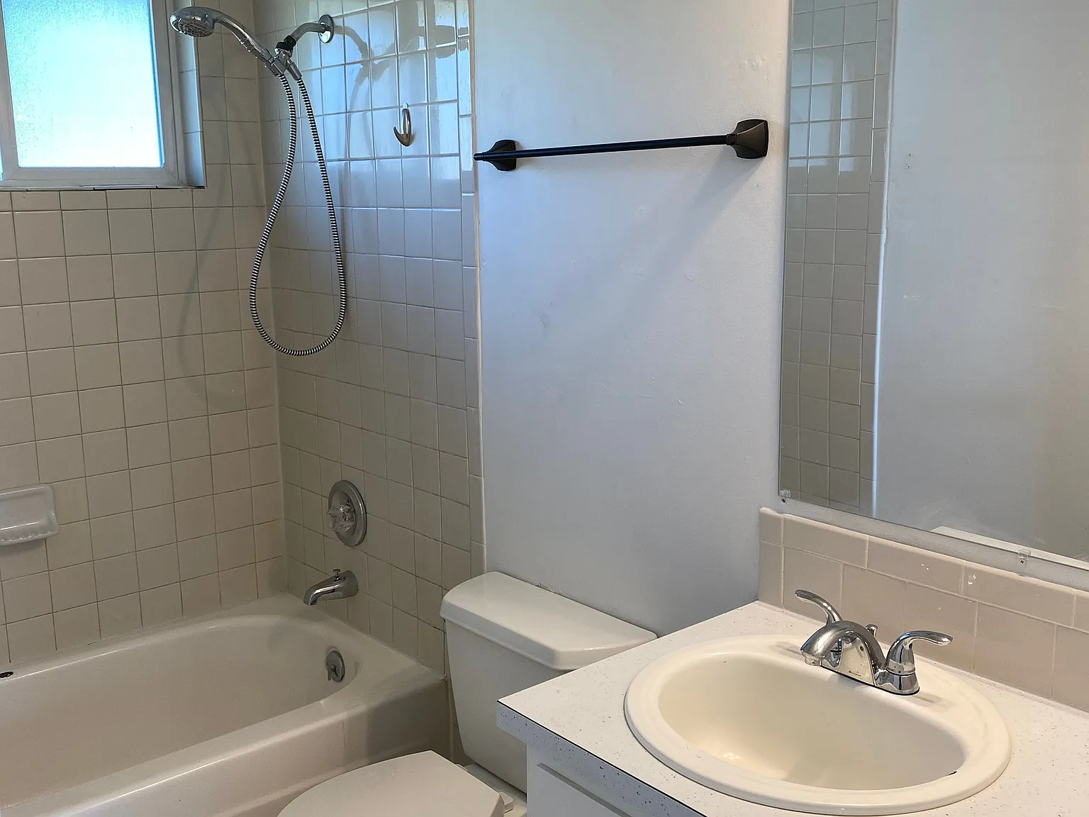 3 bed, 1250 sqft, $1,800 — Photo 4