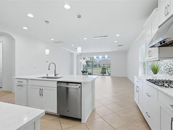 5th image of 5713 SUNFLOWER CIRCLE