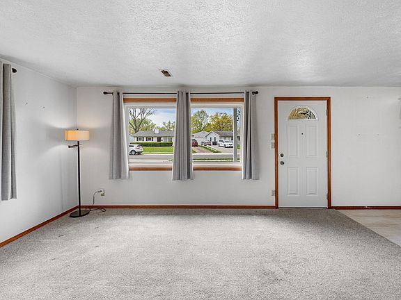 5th image of 1120 Davis Dr