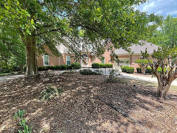 2nd image of 1050 Stonebridge Cir