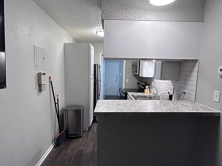 2801 Hemphill Park #A201 — Photo 4