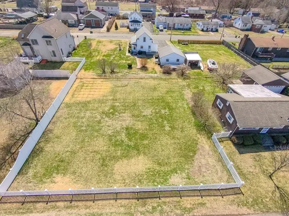 42 Polaski Ave, Chicopee, MA 01013