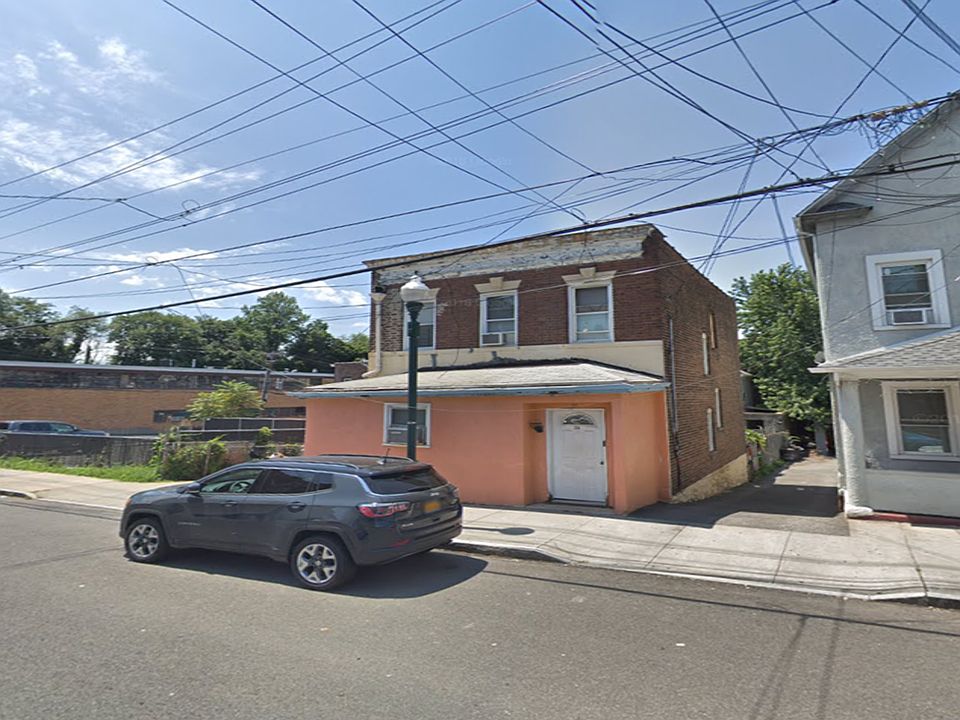2nd image of 28 1st St