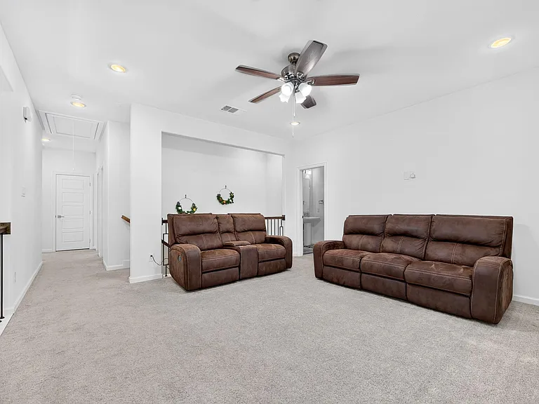 4000 Nightingale St — Photo 32