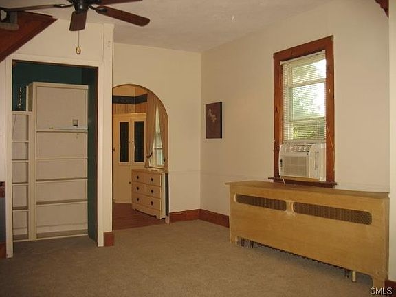 LVRM LOOKING INTO DINING ROOM