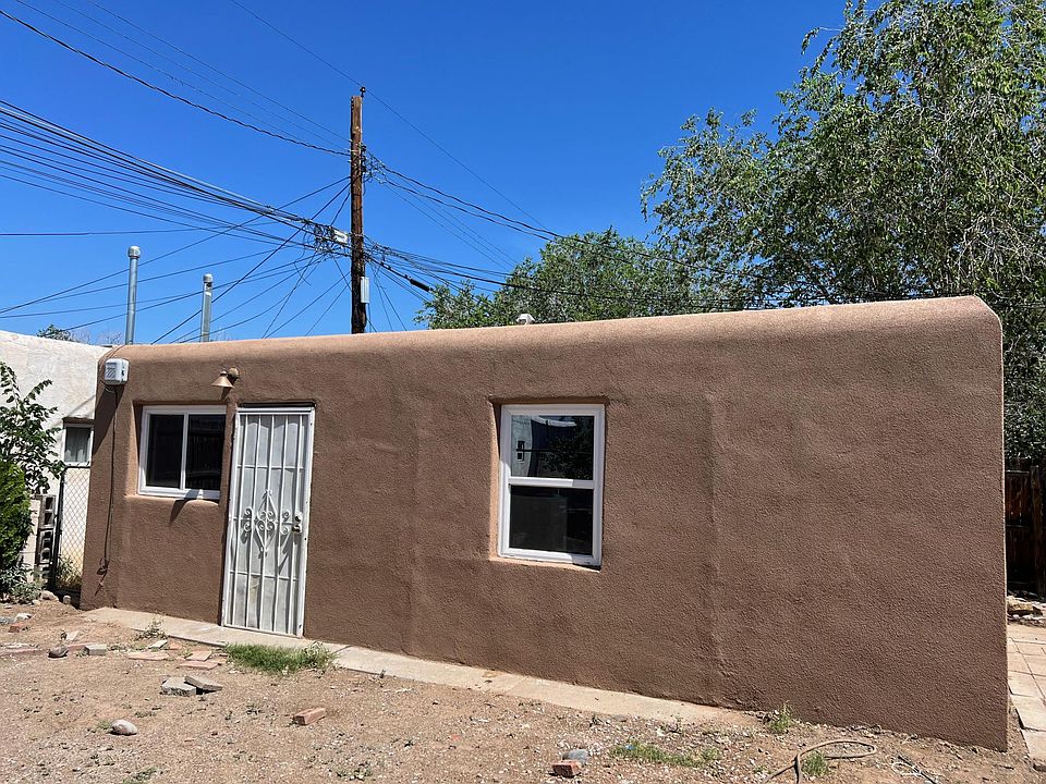 1st image of 541 1/2 Cardenas Dr SE