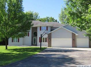 25 Oak Run Dr, Mason City, IA 50401