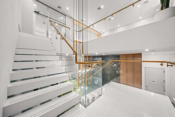 Rented by Nooklyn NYC LLC | media 66