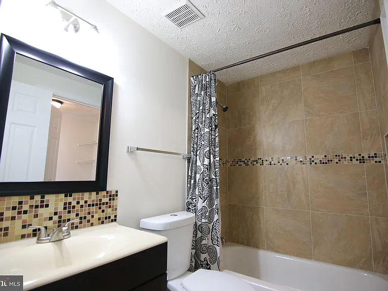 8070 Grandview Ct — Photo 12