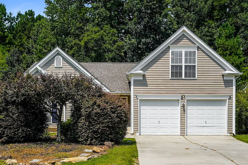 3 bed, 2.0 bath, 1825 sqft, $2,290 — Photo 1