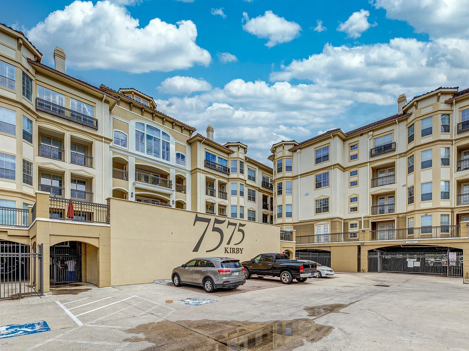2 bed, 2.0 bath, 1258 sqft, $1,700 — Photo 1