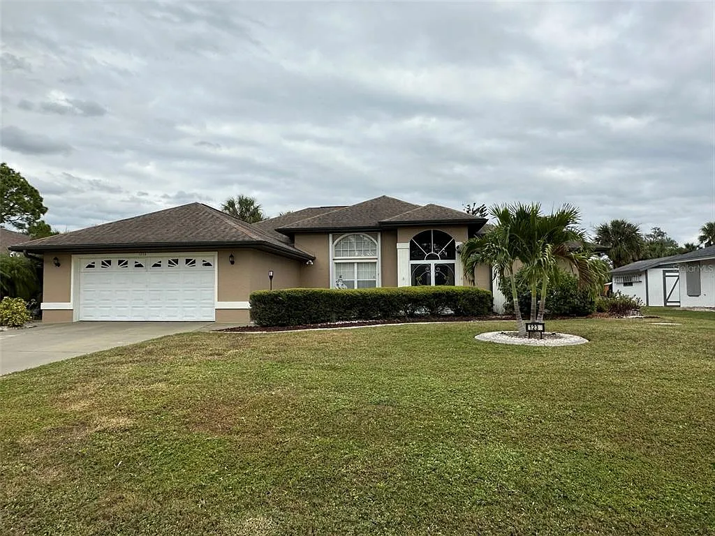 3 bed, 2.0 bath, 2377 sqft, $5,000 — Photo 2
