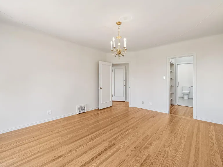 1750 N Point St — Photo 32