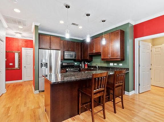 2nd image of 4553 N Magnolia Ave APT 305