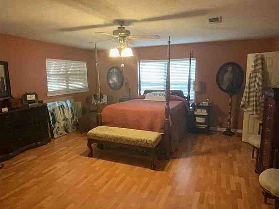 Master Bedroom w/full bath