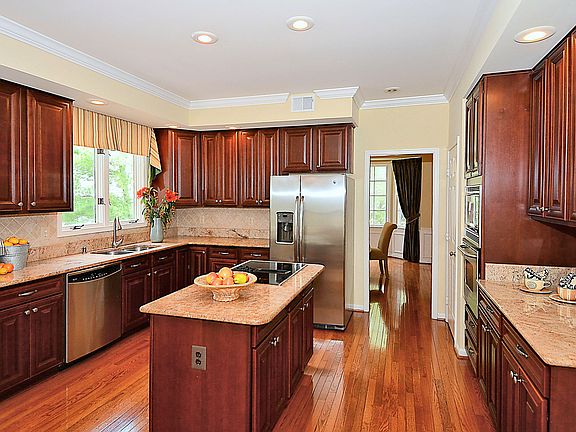 3rd image of 8290 Tabor Ln