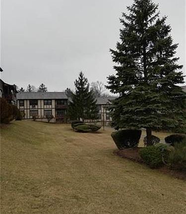 3rd image of 463 Sierra Vista Ln
