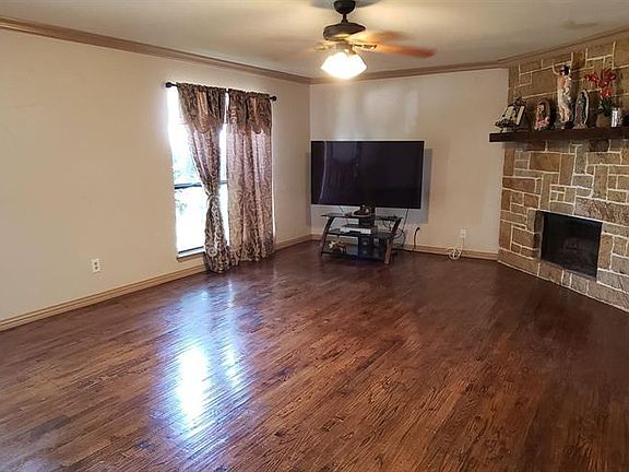 3rd image of 2713 Ivanridge Ln