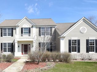 N67W14522 Ash Dr, Menomonee Falls, WI 53051