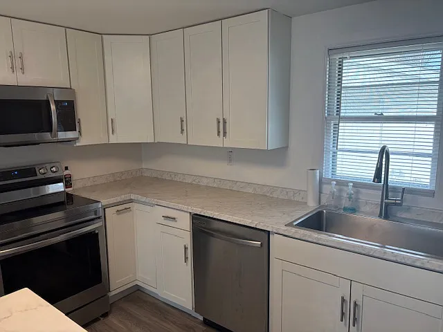 SS appliances like new