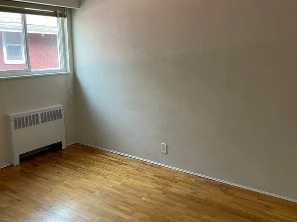 1926 Balsam St #302, Vancouver, BC V6K 3M5