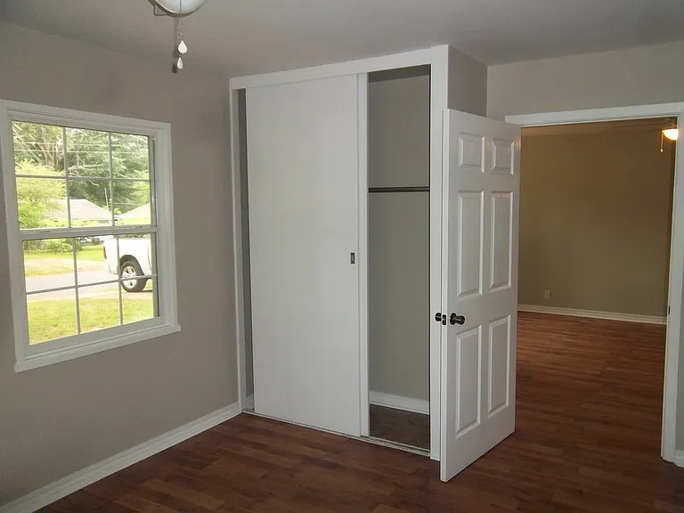 2832 Holiday Ln — Photo 11