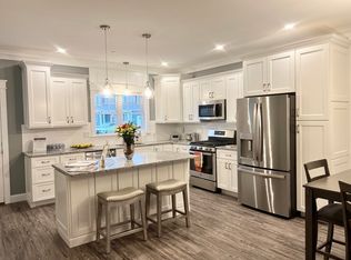 10 Wildwood Ln #B, Sagamore Beach, MA 02562