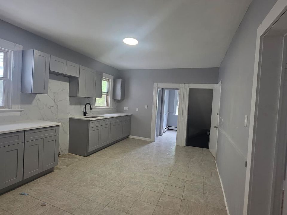 1st image of 133 Plymouth St #2