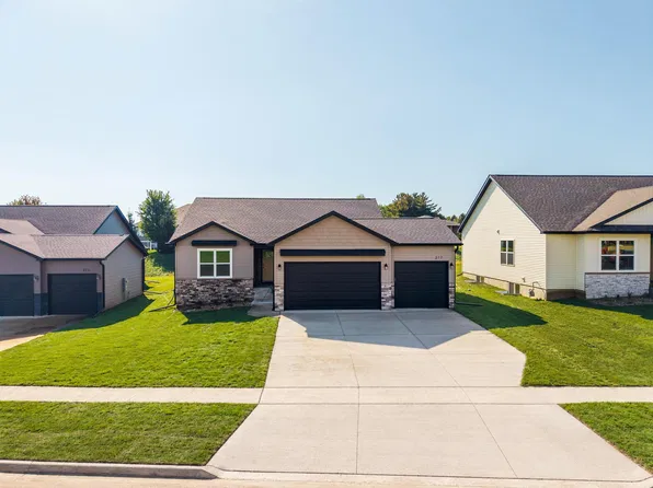 217 Riverbend Rd, Waverly, IA 50677
