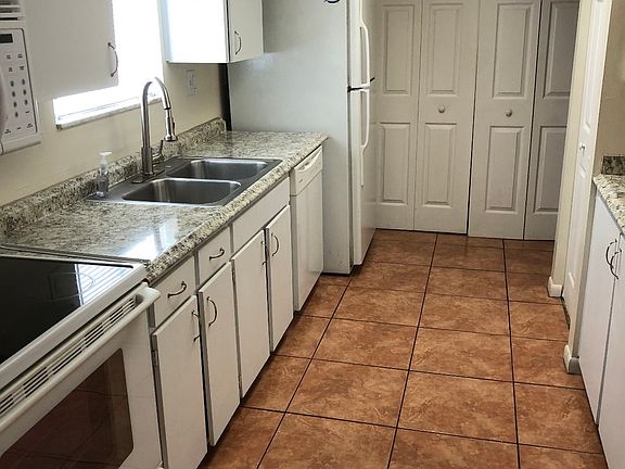 4th image of 8015 Gardenia Dr