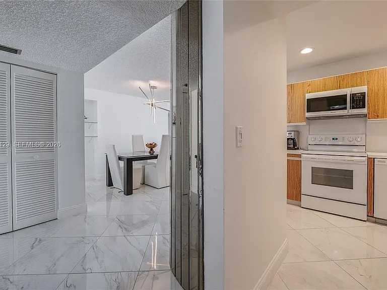 2401 S Ocean Dr #305 — Photo 10