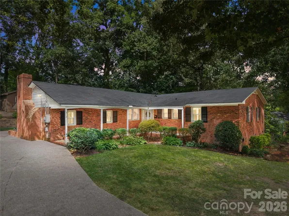 213 Dogwood Dr, Mount Holly, NC 28120