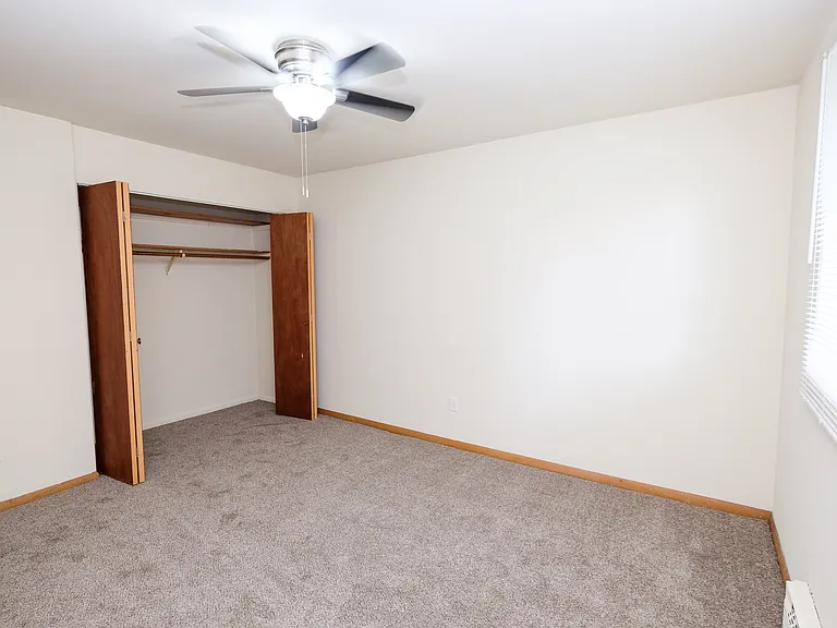 Pleasant Ave Apartments — Photo 15